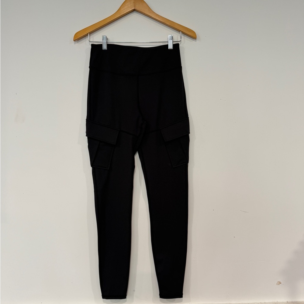 HALARA Black High-Waist Cargo Leggings with Side Pockets